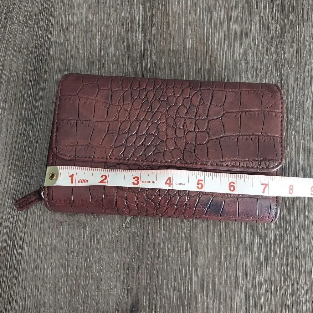 Croc Embossed Brown Wallet - Picture 8 of 9
